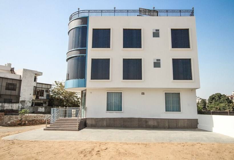 ホテル Lily Bay Prime By Oyo Rooms