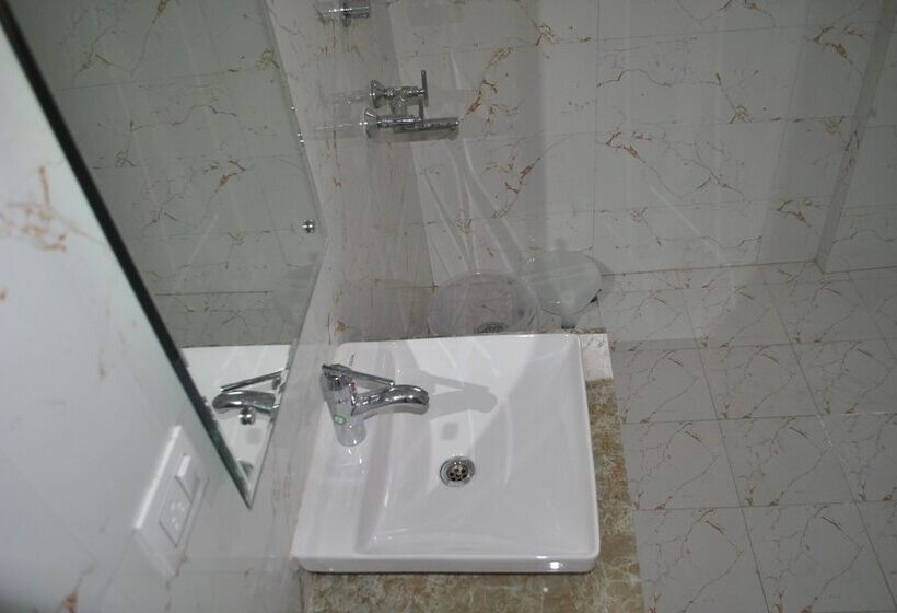 Hotel Malabar Inn By Mtmc Rooms, Katra