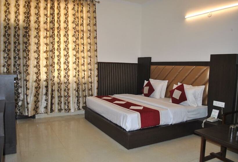 Hotel Malabar Inn By Mtmc Rooms, Katra