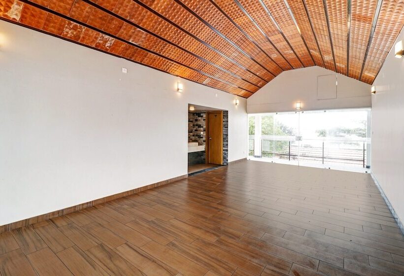 호텔 Townhouse Oak Edassery S Sealine Villa Stay