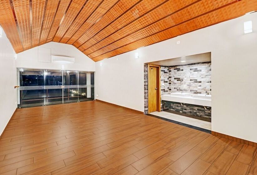 호텔 Townhouse Oak Edassery S Sealine Villa Stay