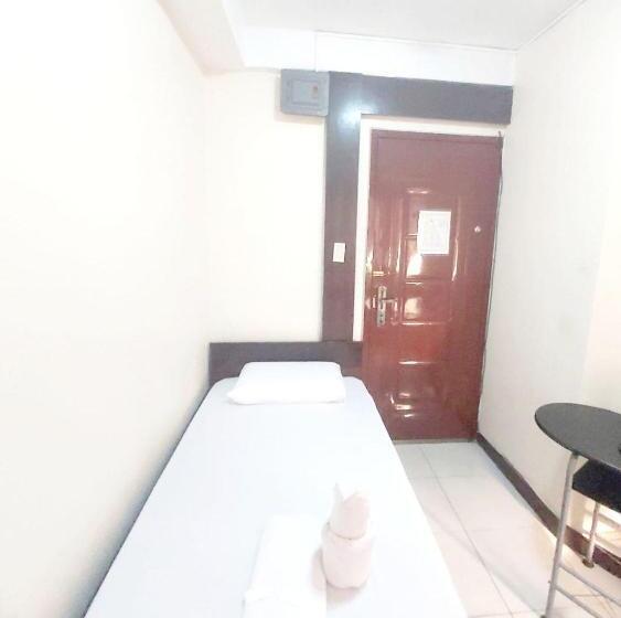 Cosmo Hotel Espana Near Ust