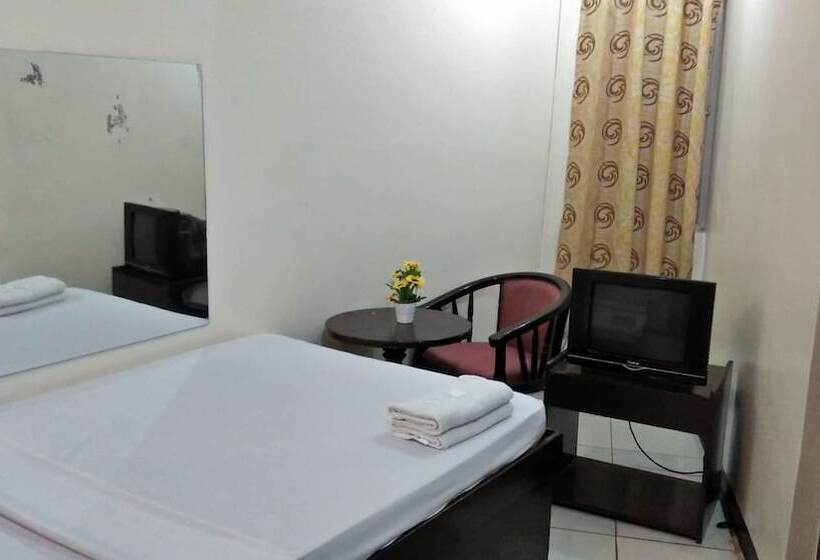 Cosmo Hotel Espana Near Ust