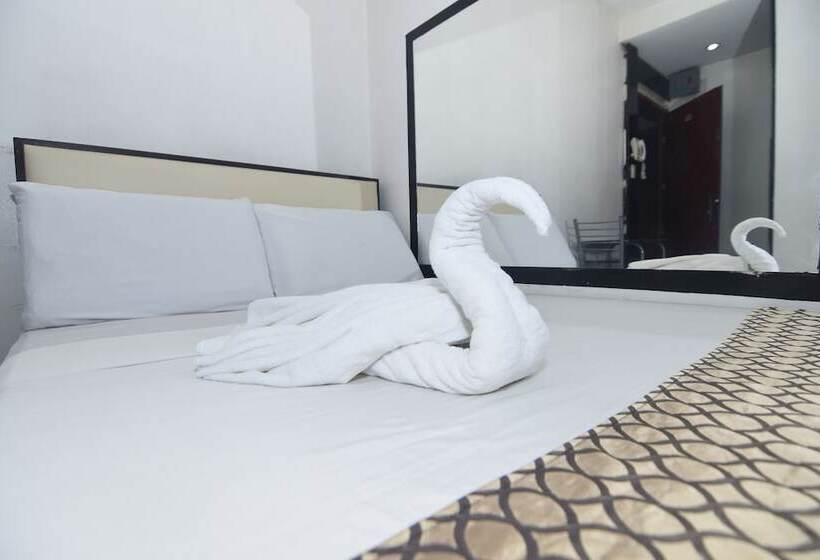 Cosmo Hotel Espana Near Ust