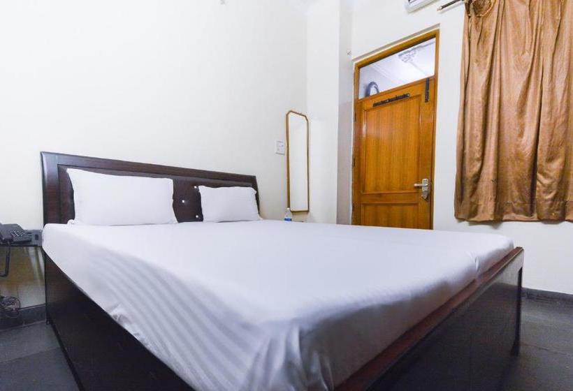 Отель Spot On 45616  Welcome Plaza