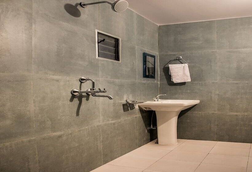 Отель O The Biztel