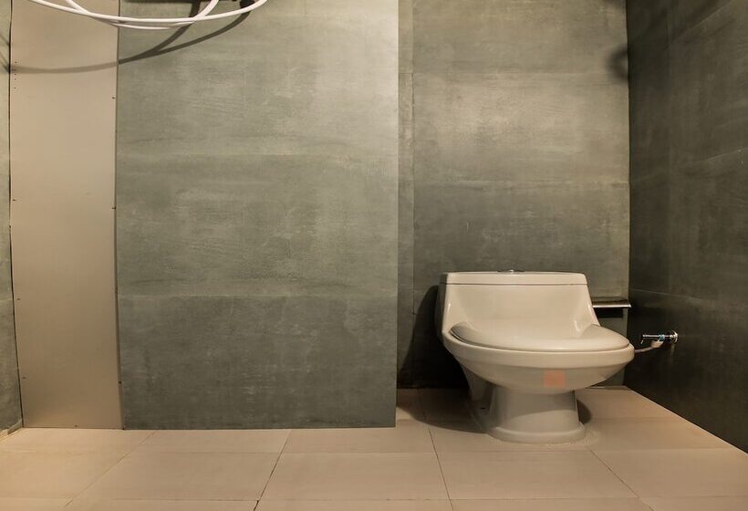 Отель O The Biztel