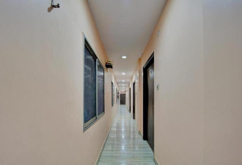 Отель O The Biztel