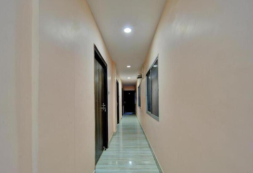 Отель O The Biztel