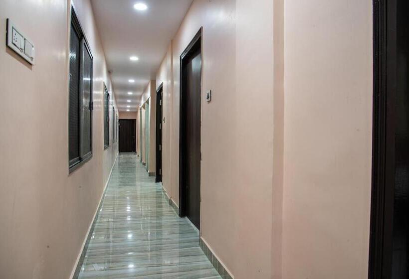 Отель O The Biztel