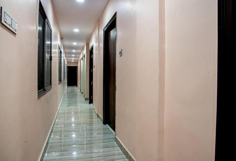 Отель O The Biztel