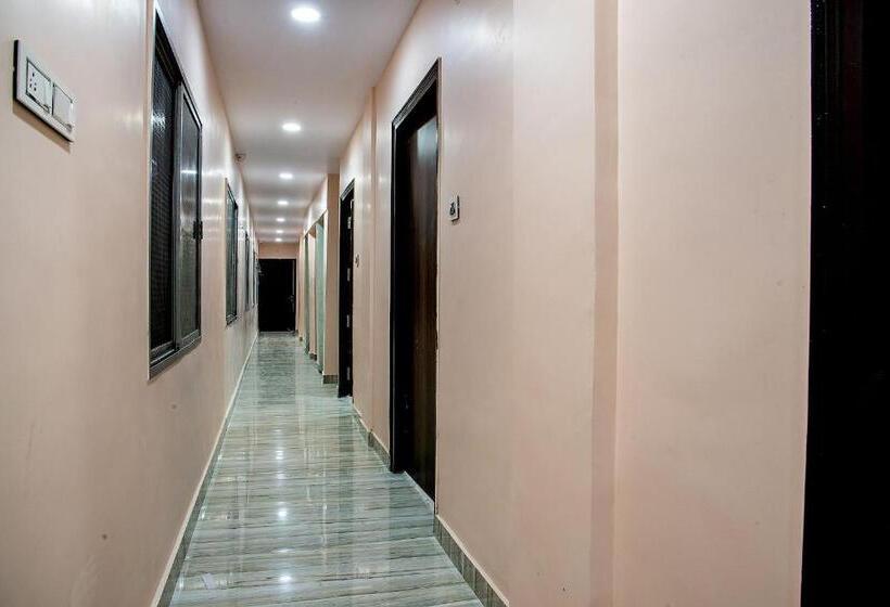 Отель O The Biztel