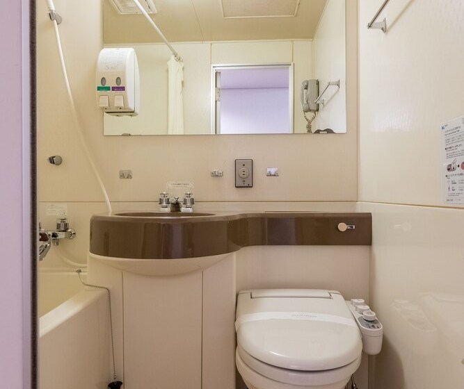 فندق Toyama Joshi Koen By Oyo Rooms