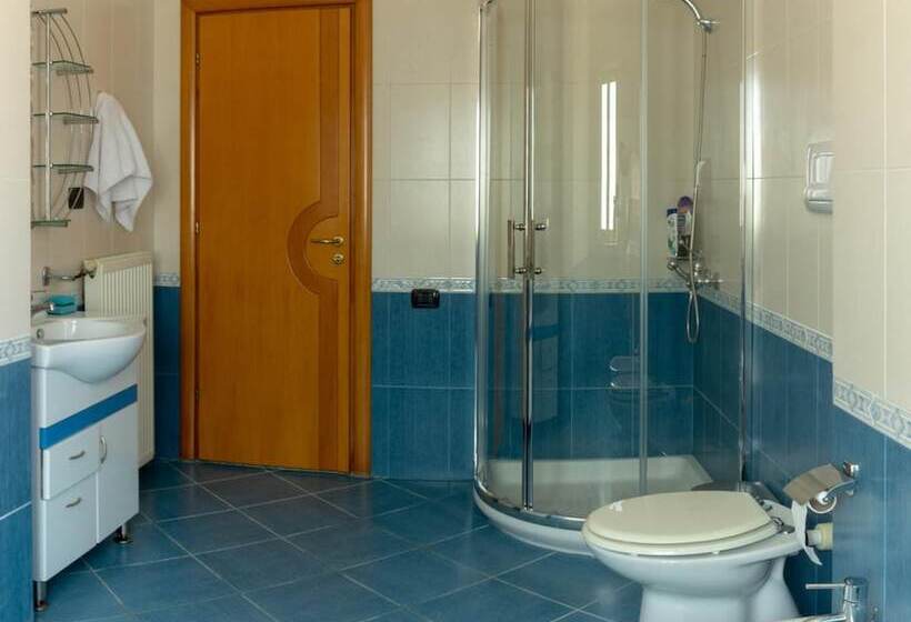 Luckyshine Hostel