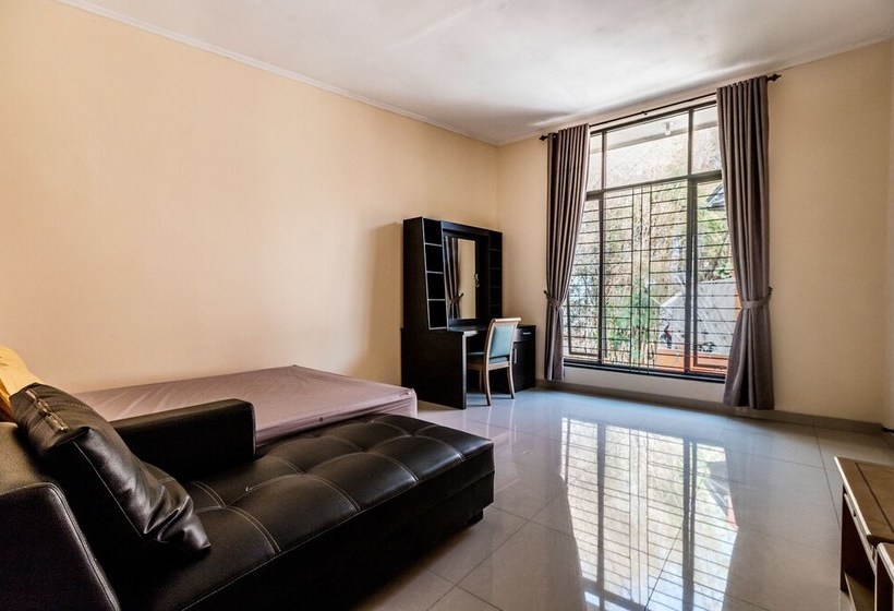 Пансион Oyo Flagship 1462 Hunian Tinggal Megarich Sws