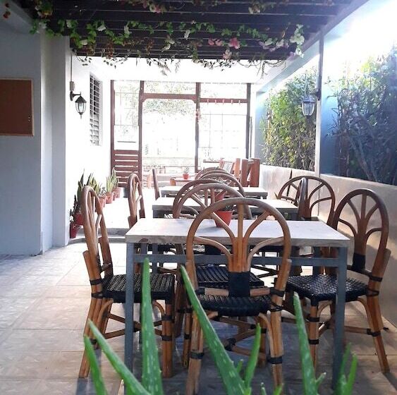 پانسیون Sisters Inn