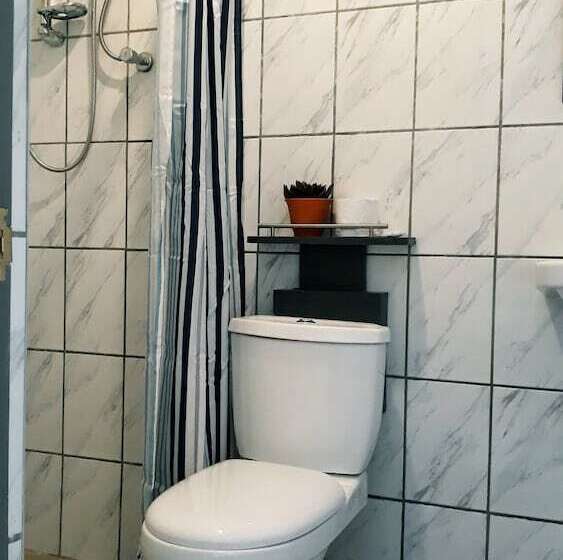 پانسیون Sisters Inn