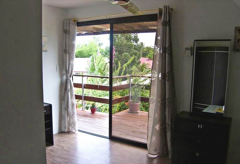 پانسیون Sisters Inn