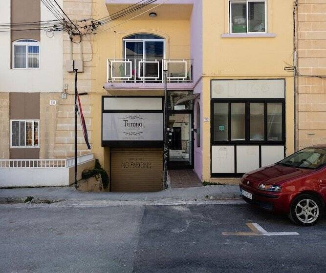 پانسیون Tarona Guesthouse