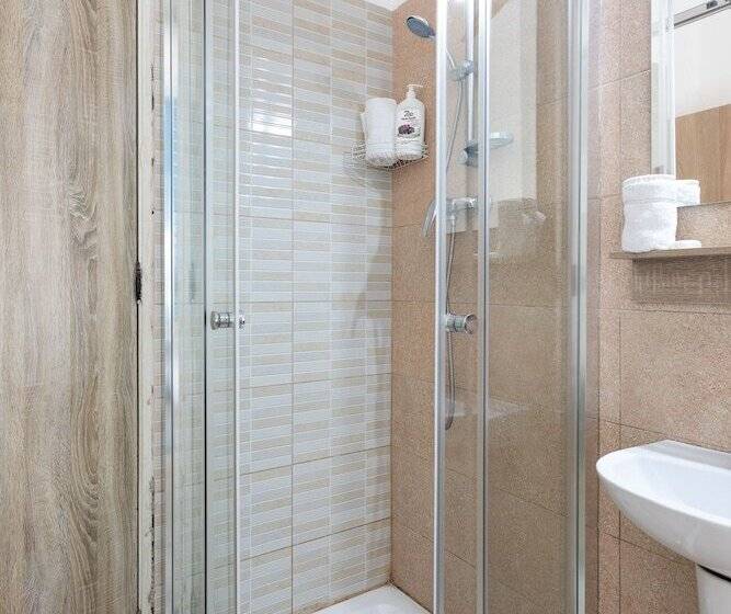 پانسیون Tarona Guesthouse