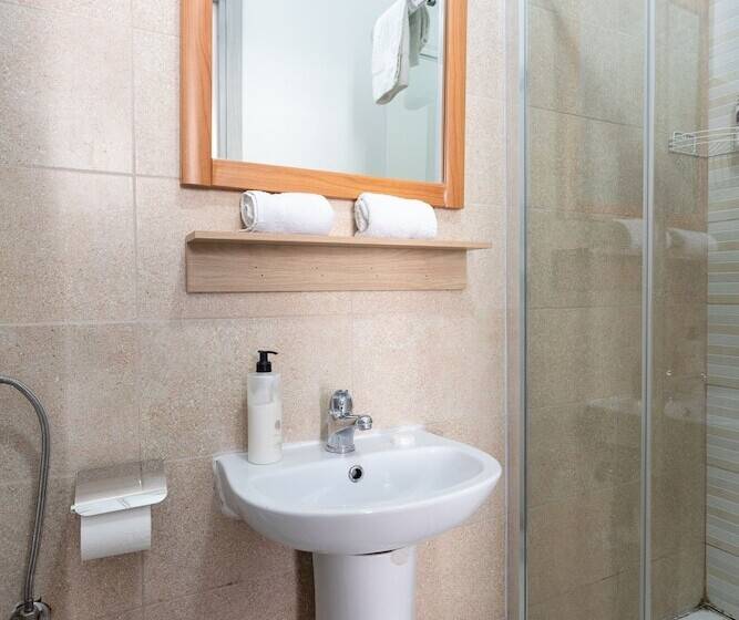 پانسیون Tarona Guesthouse