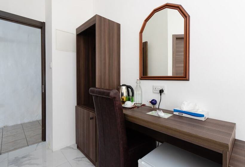 پانسیون Tarona Guesthouse