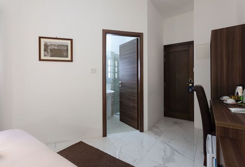 پانسیون Tarona Guesthouse