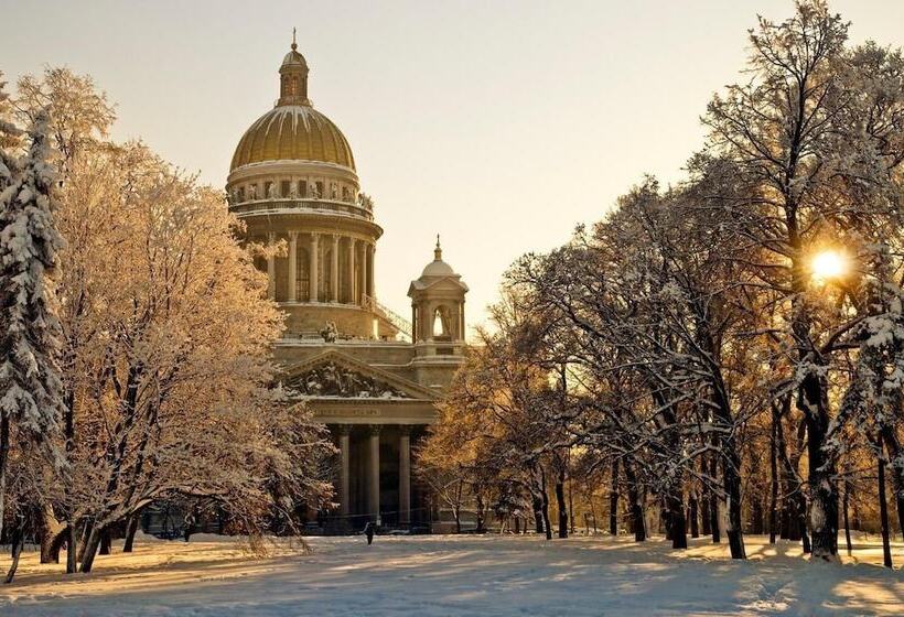 Sunny World Dekabristov Hostel