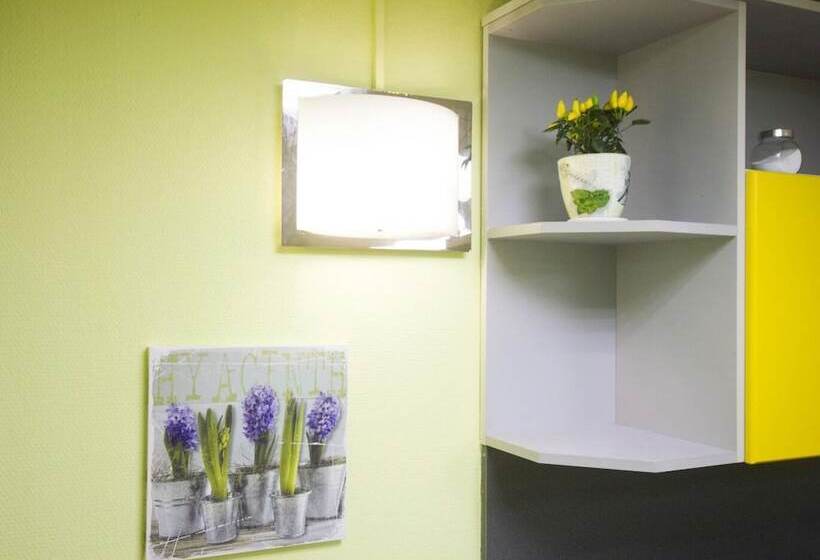 Sunny World Dekabristov Hostel