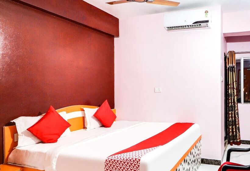 Triotel Hotels And Banquets Opc By Oyo Rooms