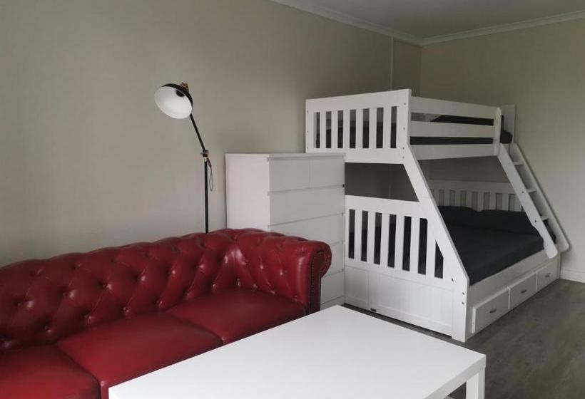 هاستل Rooftop Travellers Lodge