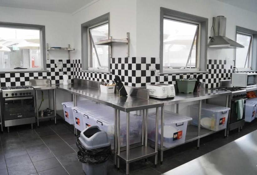 هاستل Rooftop Travellers Lodge