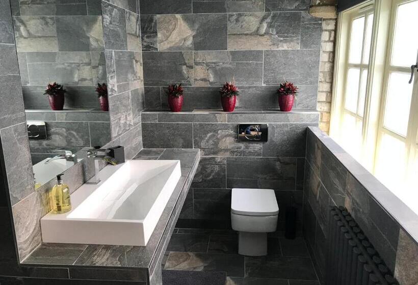 مبيت وإفطار Hemples Lodge