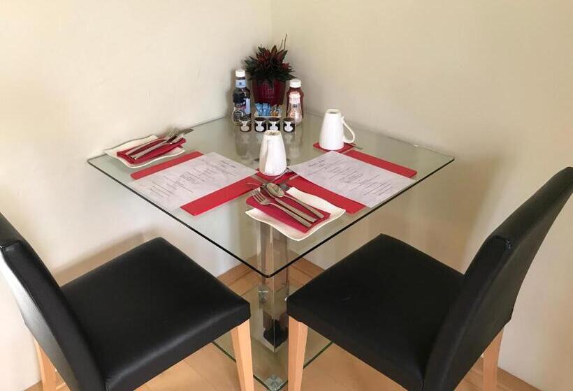 مبيت وإفطار Hemples Lodge