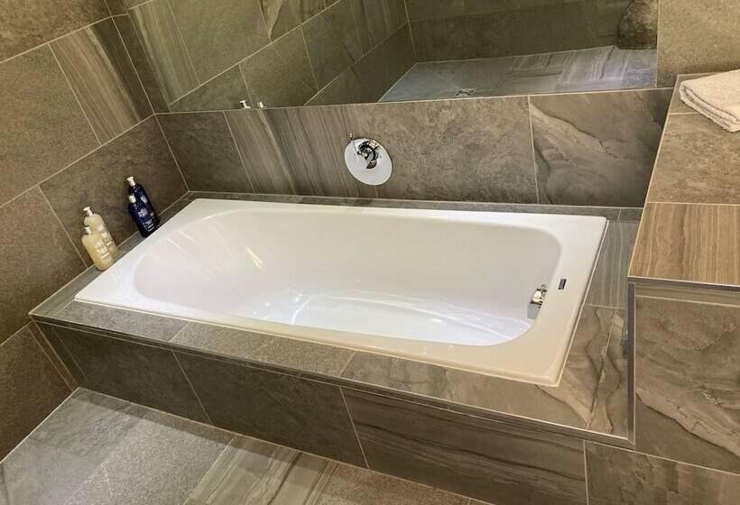 مبيت وإفطار Hemples Lodge