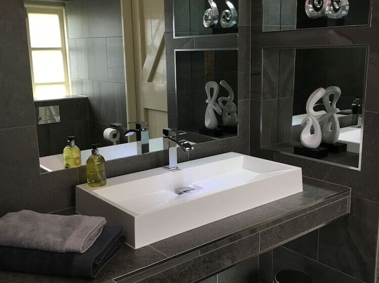 مبيت وإفطار Hemples Lodge