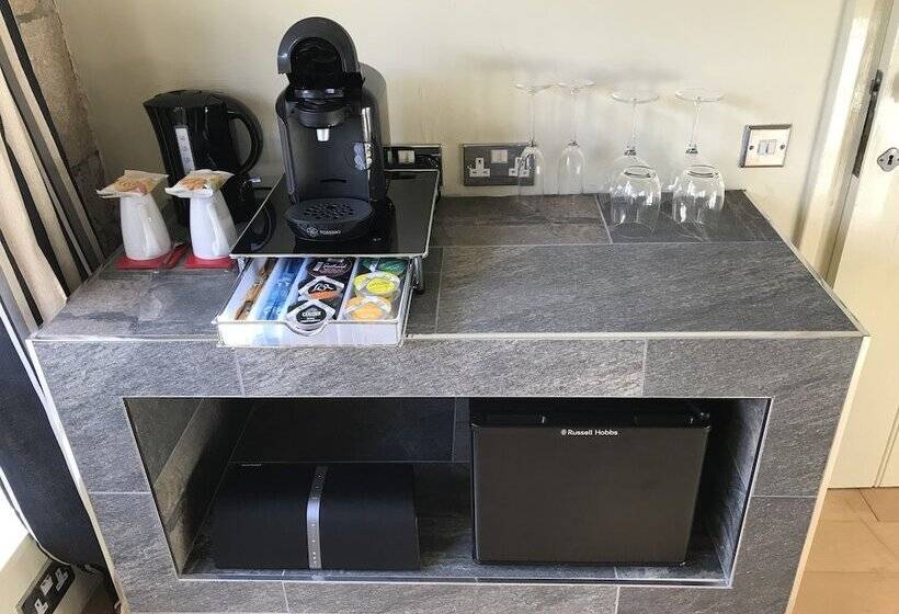 مبيت وإفطار Hemples Lodge