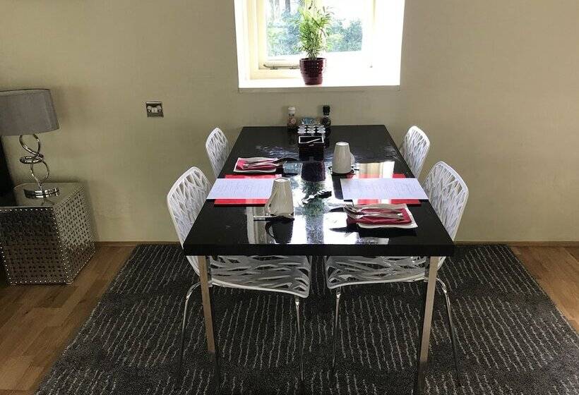 مبيت وإفطار Hemples Lodge