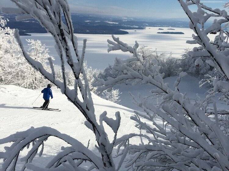 민박 La Maison De Ville Bed & Bistro