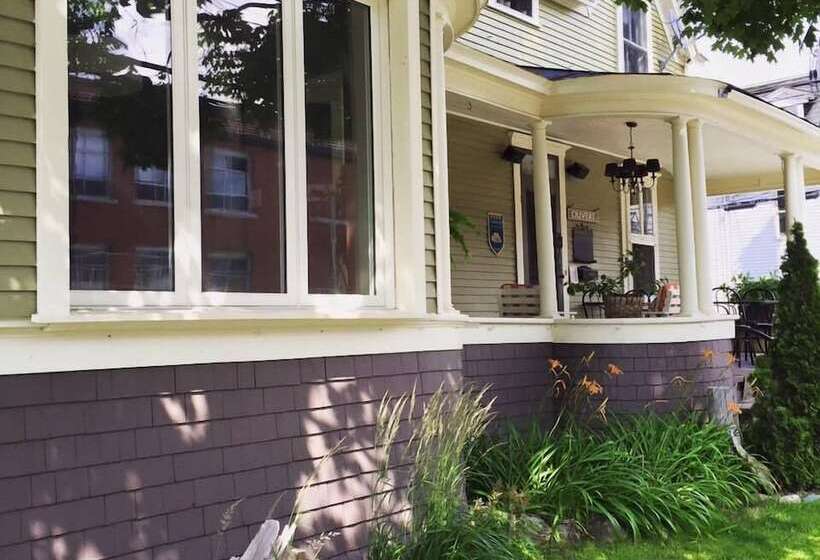 민박 La Maison De Ville Bed & Bistro