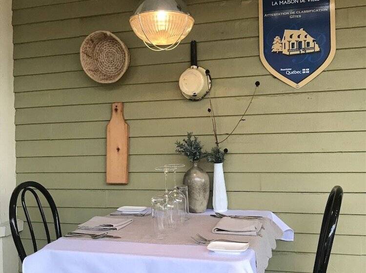 민박 La Maison De Ville Bed & Bistro