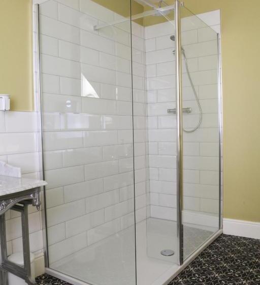 Bed and Breakfast Number 6