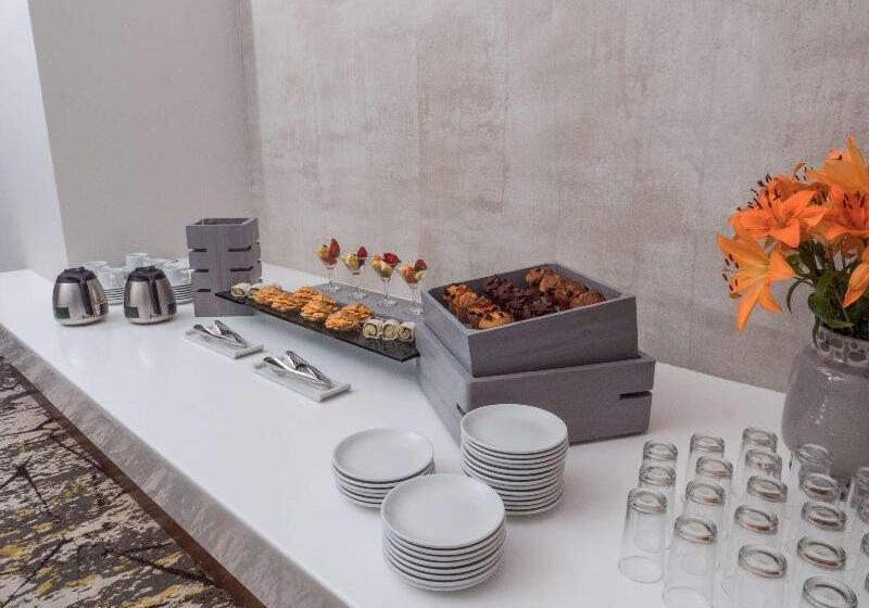 Отель Hilton Garden Inn Santa Ana San Jose