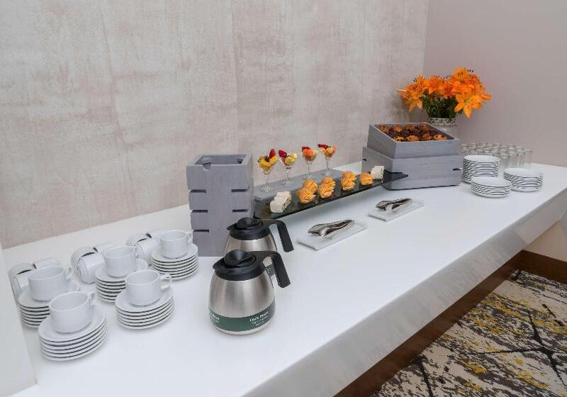 Отель Hilton Garden Inn Santa Ana San Jose