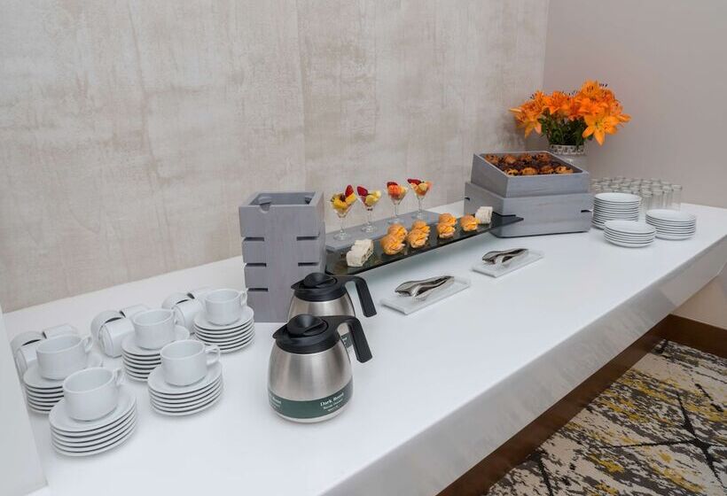 Отель Hilton Garden Inn Santa Ana San Jose