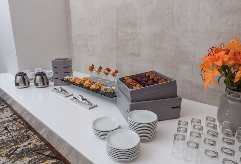 Отель Hilton Garden Inn Santa Ana San Jose