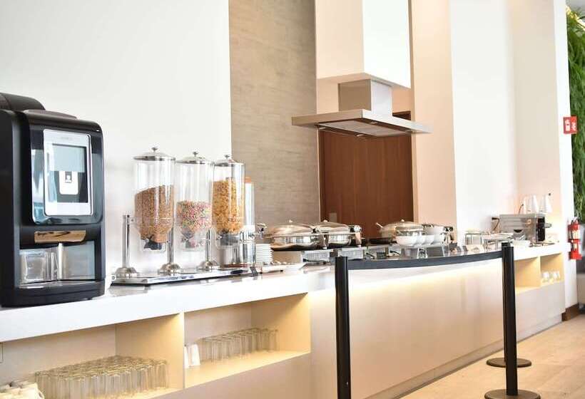 Отель Hilton Garden Inn Santa Ana San Jose