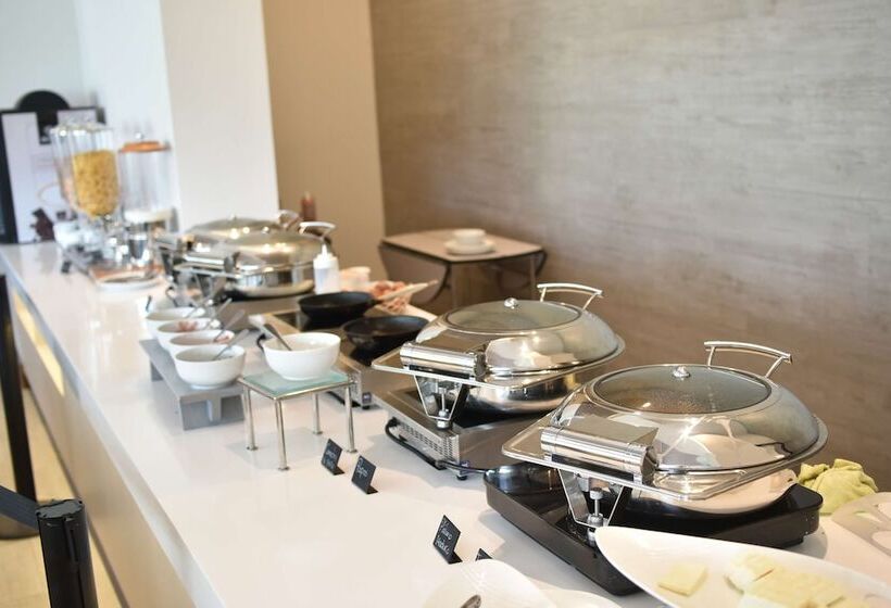 Отель Hilton Garden Inn Santa Ana San Jose