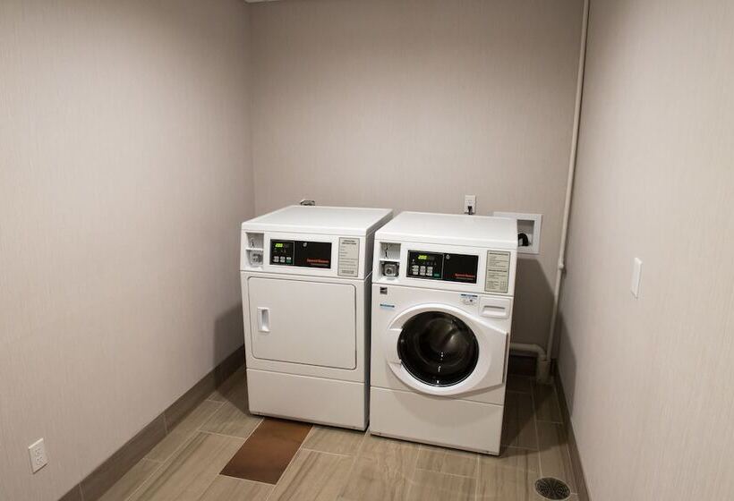 هتل Holiday Inn Express & Suites Fort Wayne North By Ihg