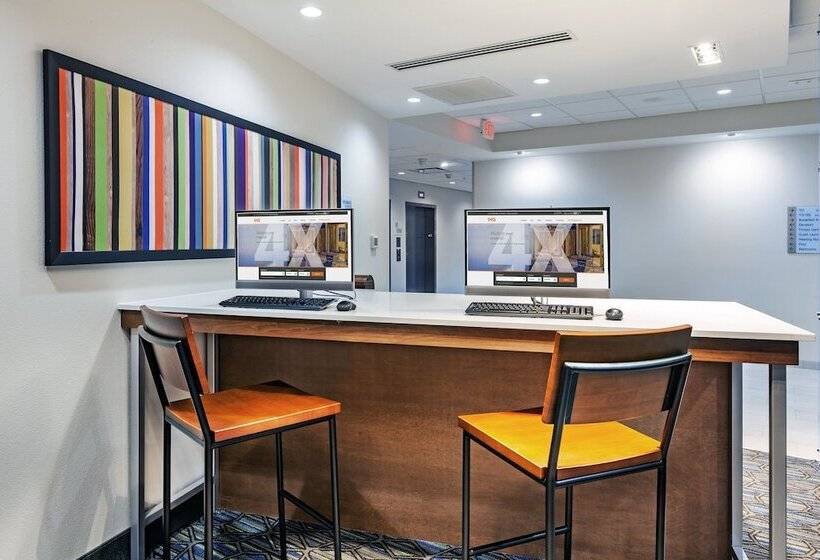 فندق Holiday Inn Express & Suites   Tulsa Northeast   Owasso, An Ihg